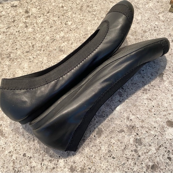 STUART WEITZMAN GIVEABLE BLACK LEATHER FLATS 8M - Picture 6 of 11